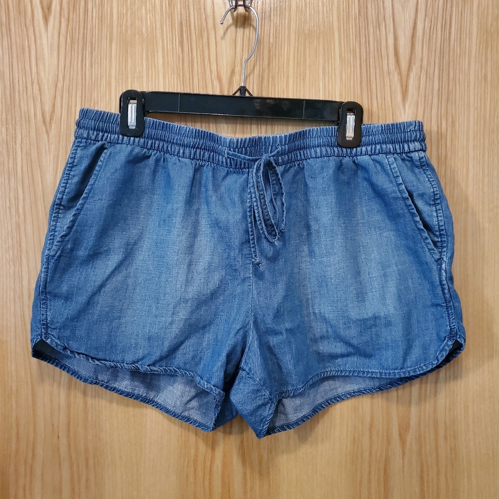 GAP, pull-on jean shorts, large